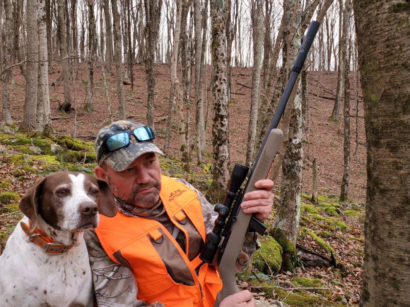WV SQUIRREL HUNTER RICHIE MILLE R AND SEMI RETIRED SQUIRREL DOG CALLIE