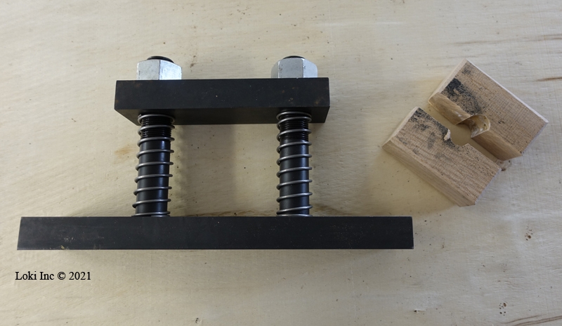 Barrel vise and correct insert for AR barrel