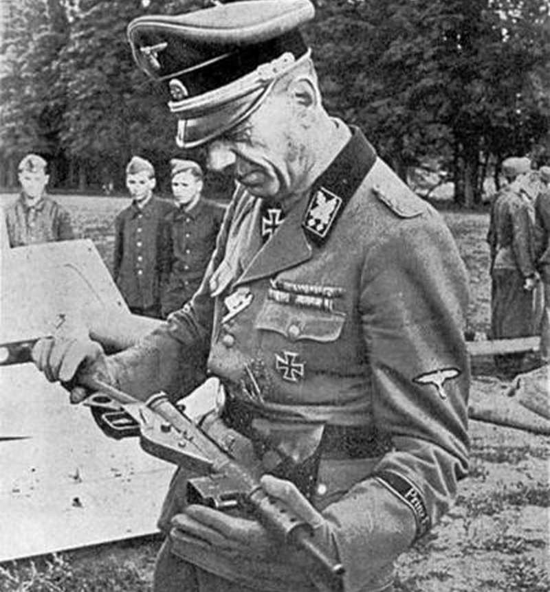 The German MP 3008, a copy of the STEN Mk II.